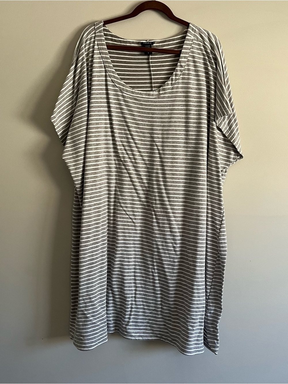 torrid 6 Gray & White Striped knee length dress. Perfect with leggings
